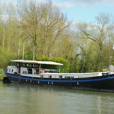 בית הארחה Bateau 